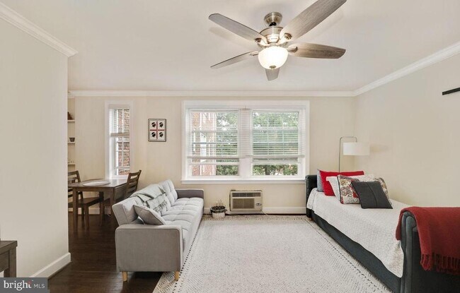 Foto del edificio - 3051 Idaho Ave NW