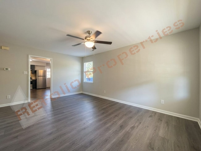 Foto del edificio - 601 Larchwood Dr