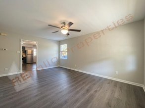 Building Photo - 601 Larchwood Dr