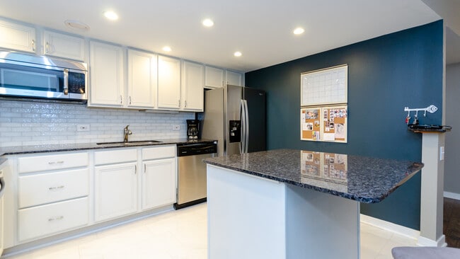 Building Photo - 40 E 9th St