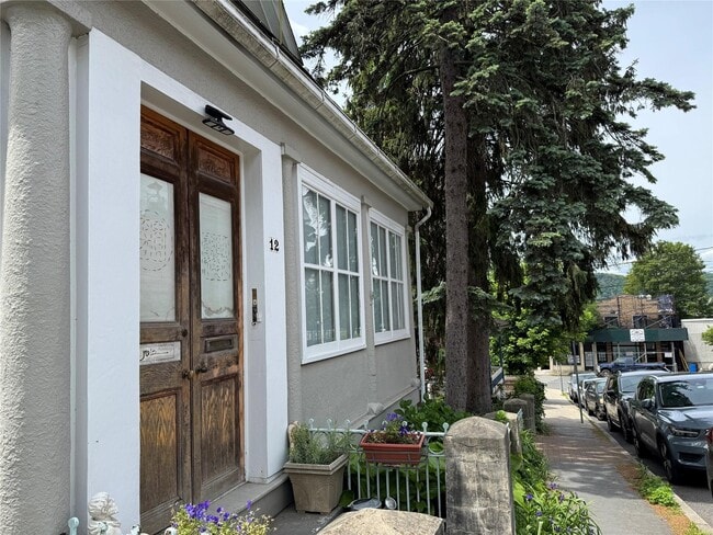 Foto del edificio - 12 Villard Ave