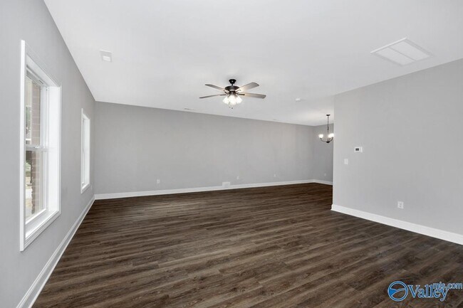 Foto del edificio - 1713 Golf Club Ln NW
