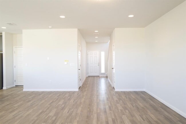Building Photo - 6232 Mary Lewis Dr