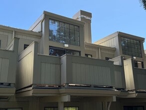 Building Photo - 302 Sandpiper Ct