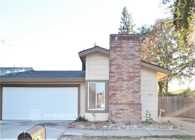 Building Photo - 1972 Las Coches Way