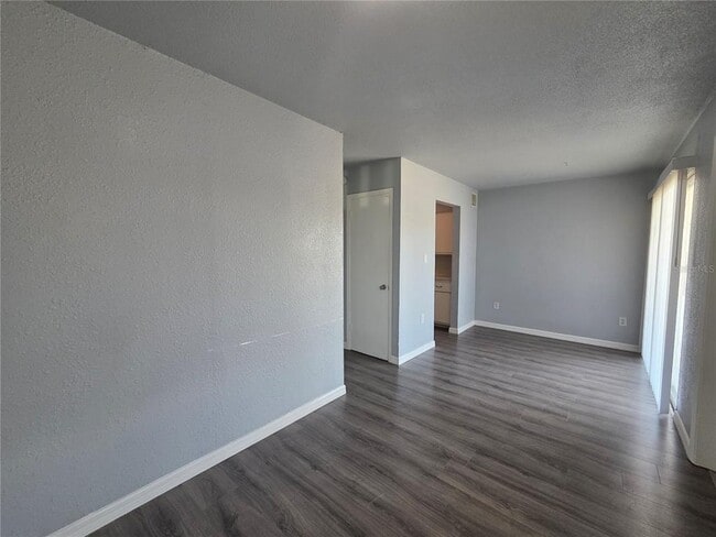 Building Photo - 706 W Dixie Ave