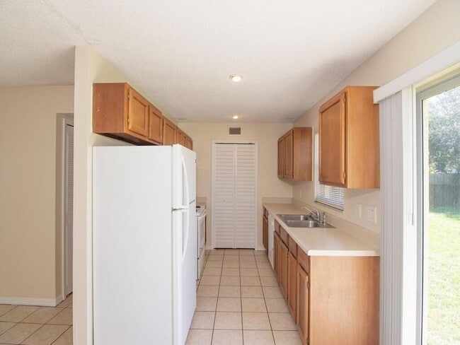 Foto del edificio - 1190 SE Puritan Ln