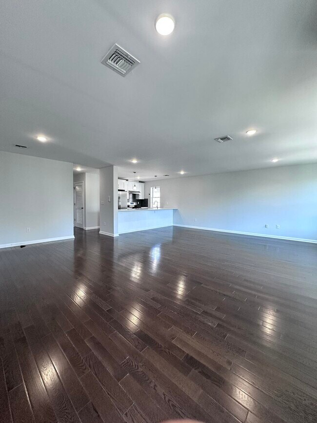 Foto del edificio - 111-111 Trask Ave