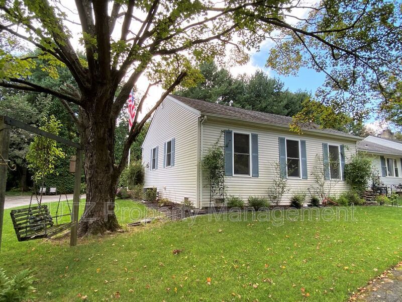 Primary Photo - 427 W Old Liberty Rd