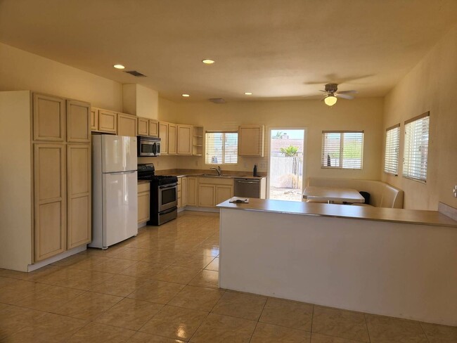 Building Photo - Must See Beautiful Home!