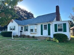 Building Photo - 32 Maplewood St