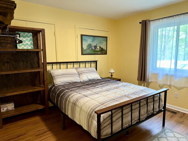 Foto del edificio - 615 Tall Oaks Rd