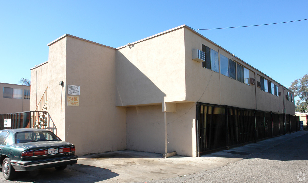 Building Photo - 14959 Vanowen St