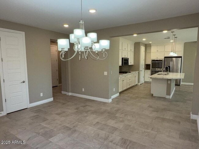 Building Photo - 9135 W Minnezona Ave