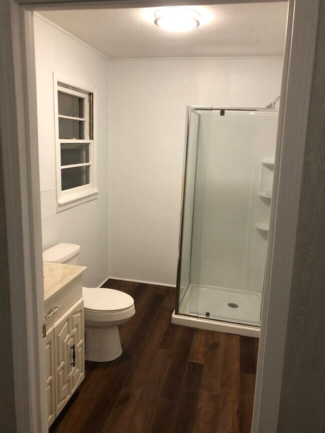 Bathroom - 3551 Barren River Rd