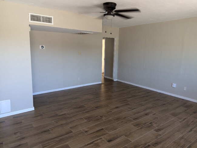 Foto del edificio - 1532 Edwards St