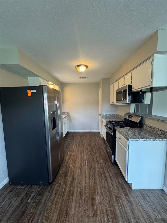 Foto del edificio - 15927 Dunman Ln