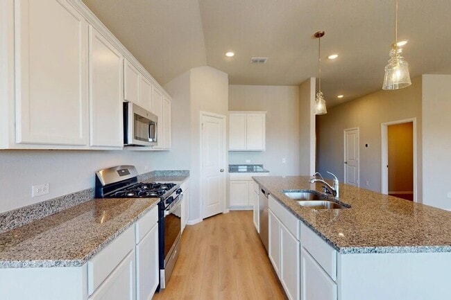 Building Photo - 1613 Rushpea Dr