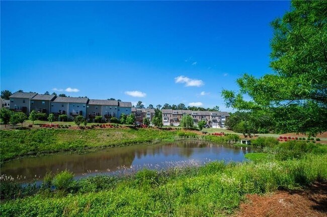 Building Photo - 1595 Ridgebrook Downs