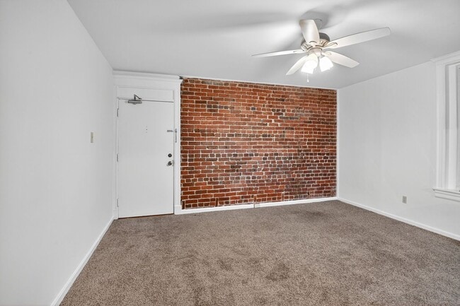 Building Photo - Available Now! 2Bd / 1.5Ba in the Heart of Adams Morgan!