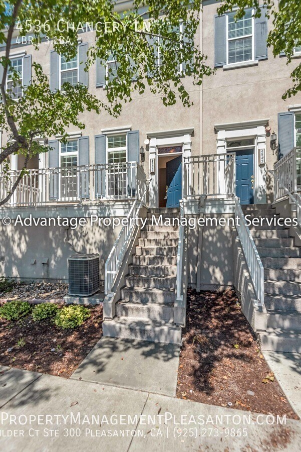 Building Photo - 4 Bed/ 3.5 bath, 2112 sq ft townhouse acro...