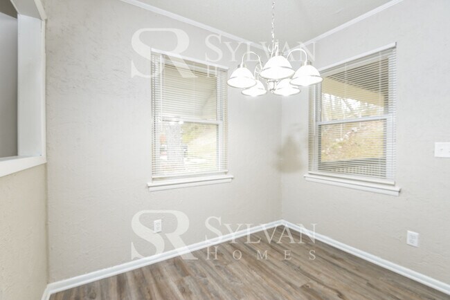 Foto del edificio - Prepare to fall in love with this 4 bedroom, 2 bathroom home