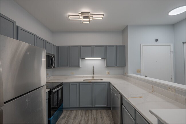 Foto del edificio - 801 N McLean Blvd