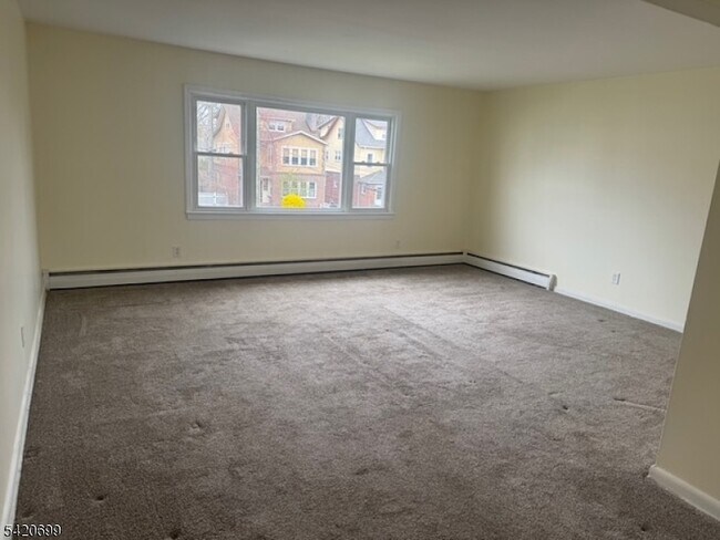 Foto del edificio - 14 Walnut Pkwy