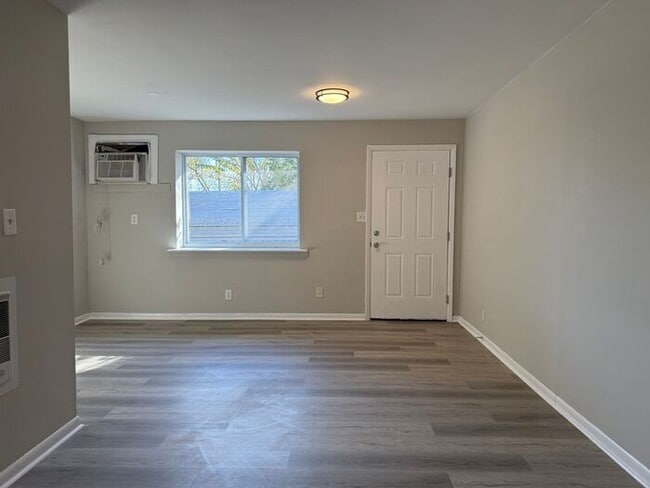 Photo - Renovated Duplex in Woodbine - Washer and ... House