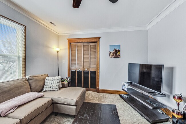 Foto del edificio - 6326 W Cuyler Ave
