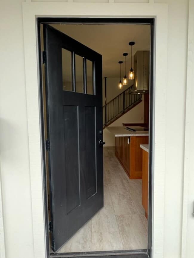 Building Photo - NEWER 3/2 Construction in Eureka! Beautiful homes