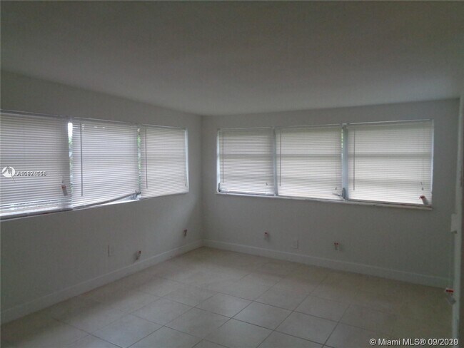 Foto del edificio - 2871 NW 18th Ct