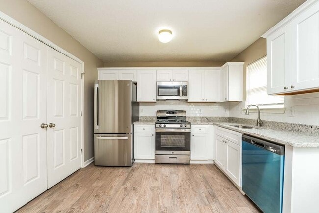 Building Photo - 4943 Bryant Dr