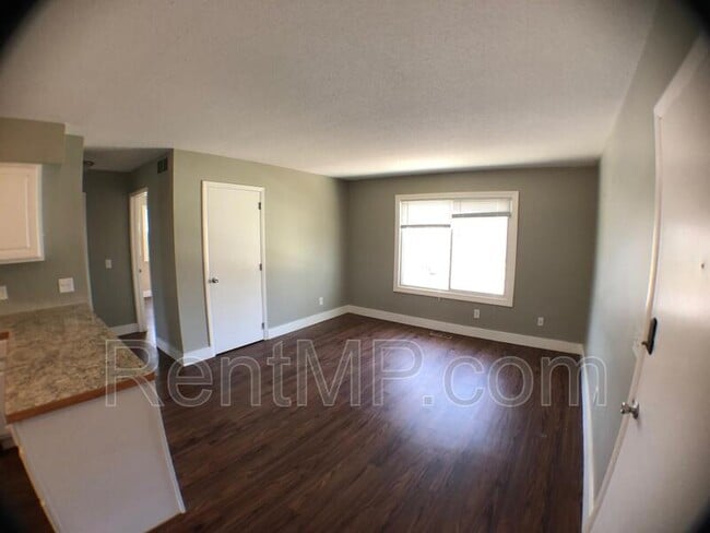 Foto del edificio - 303 S Oak St