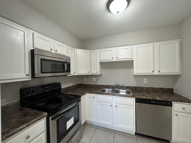 Foto del edificio - 3004 Elbert Cove