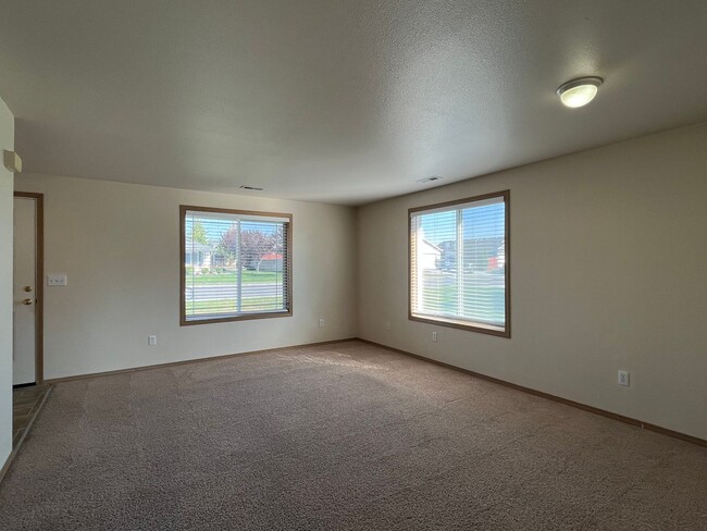 Foto del edificio - 3 Bedroom 1 level home in West Pasco - Pet...