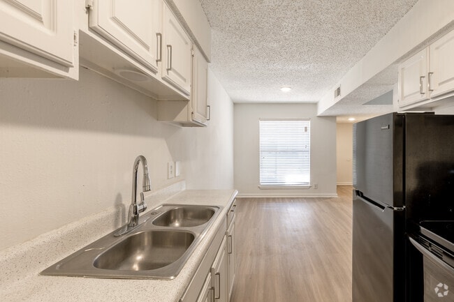 2BR, 1.5BA - 1004SF - Kitchen - La Silva