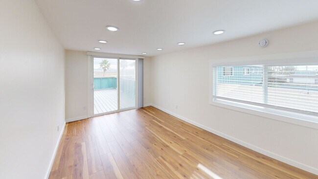 Foto del edificio - 1478 Seacoast Dr