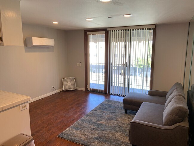 Building Photo - Los Caballeros Clubhouse #1304