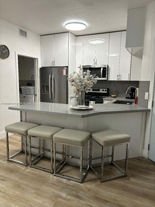 Foto del edificio - 18320 NW 68th Ave