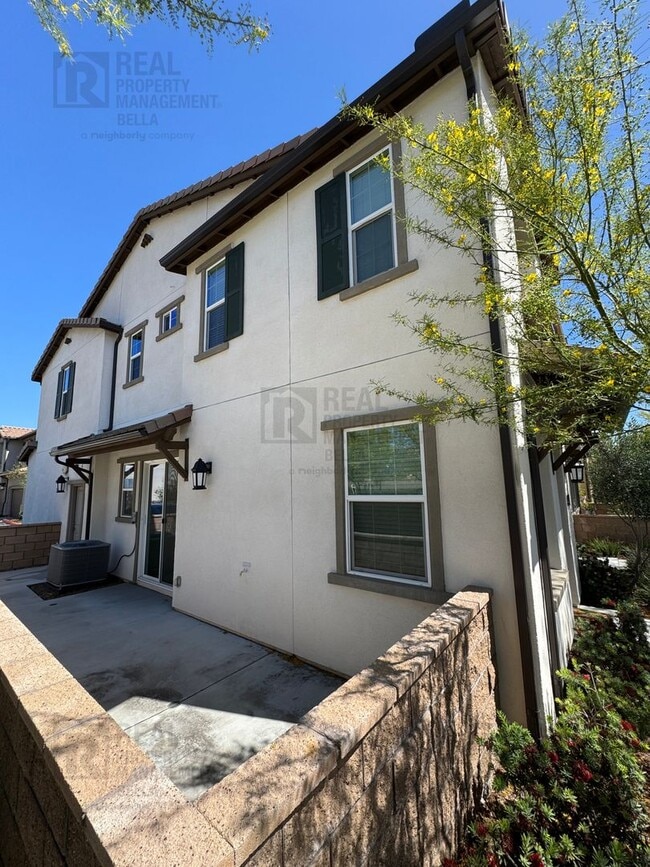 Building Photo - Spacious Temecula Condo with Luxury Amenit...