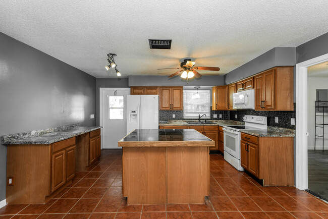 Foto del edificio - 3 Bedroom in Citrus Springs, FL!