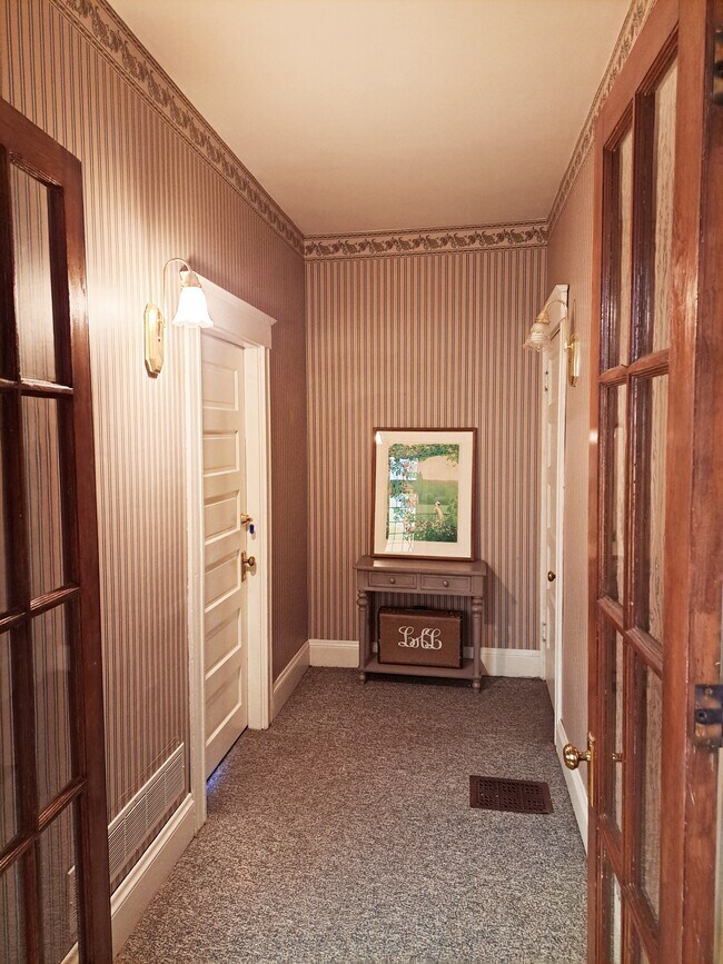 entrance - 2254 Monroe Ave