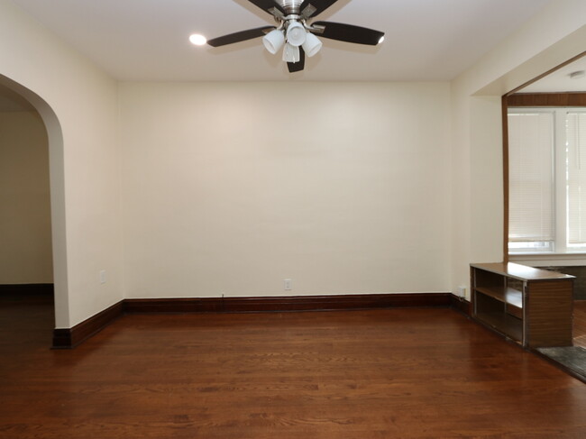 Building Photo - 2333 N Kilbourn Ave