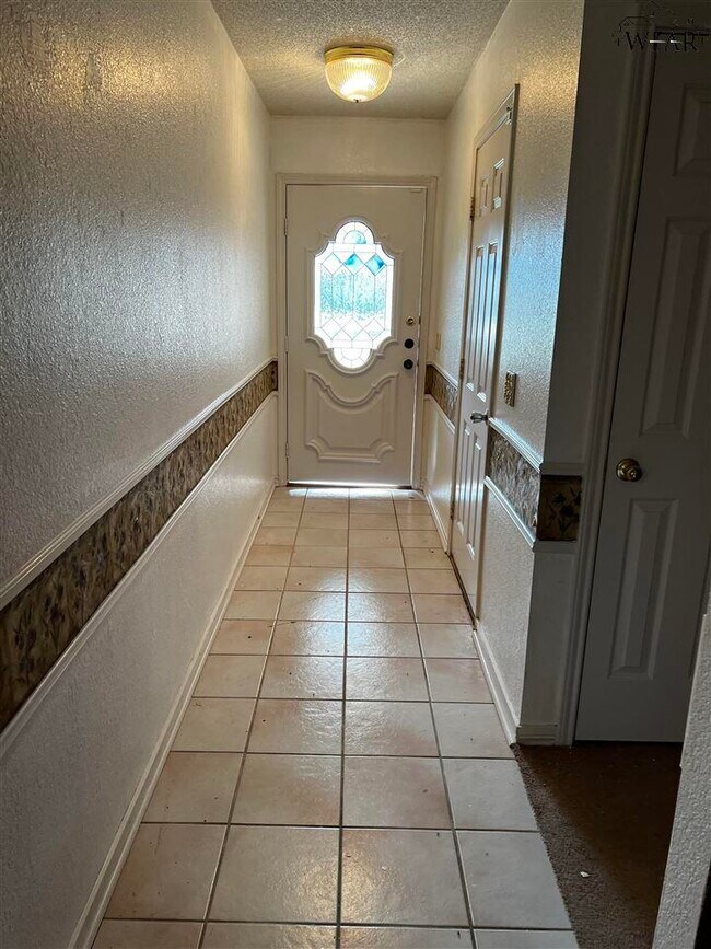 Foto del edificio - 902 Sugarbush Ln