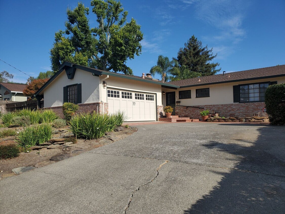 Foto principal - Stylish Single-Level in Marinwood | Great ...