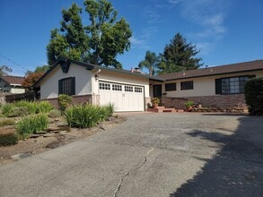 Building Photo - 276 Deepstone Dr
