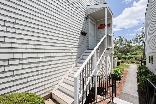 Building Photo - New for 2025! Newly Renovated Winter Renta...
