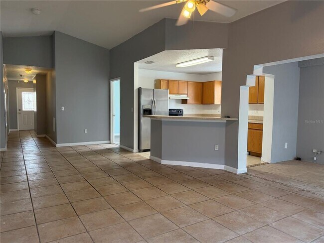 Foto del edificio - 2427 Camden Oaks Pl