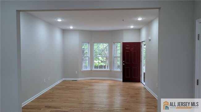 Building Photo - 120 Forest Dr